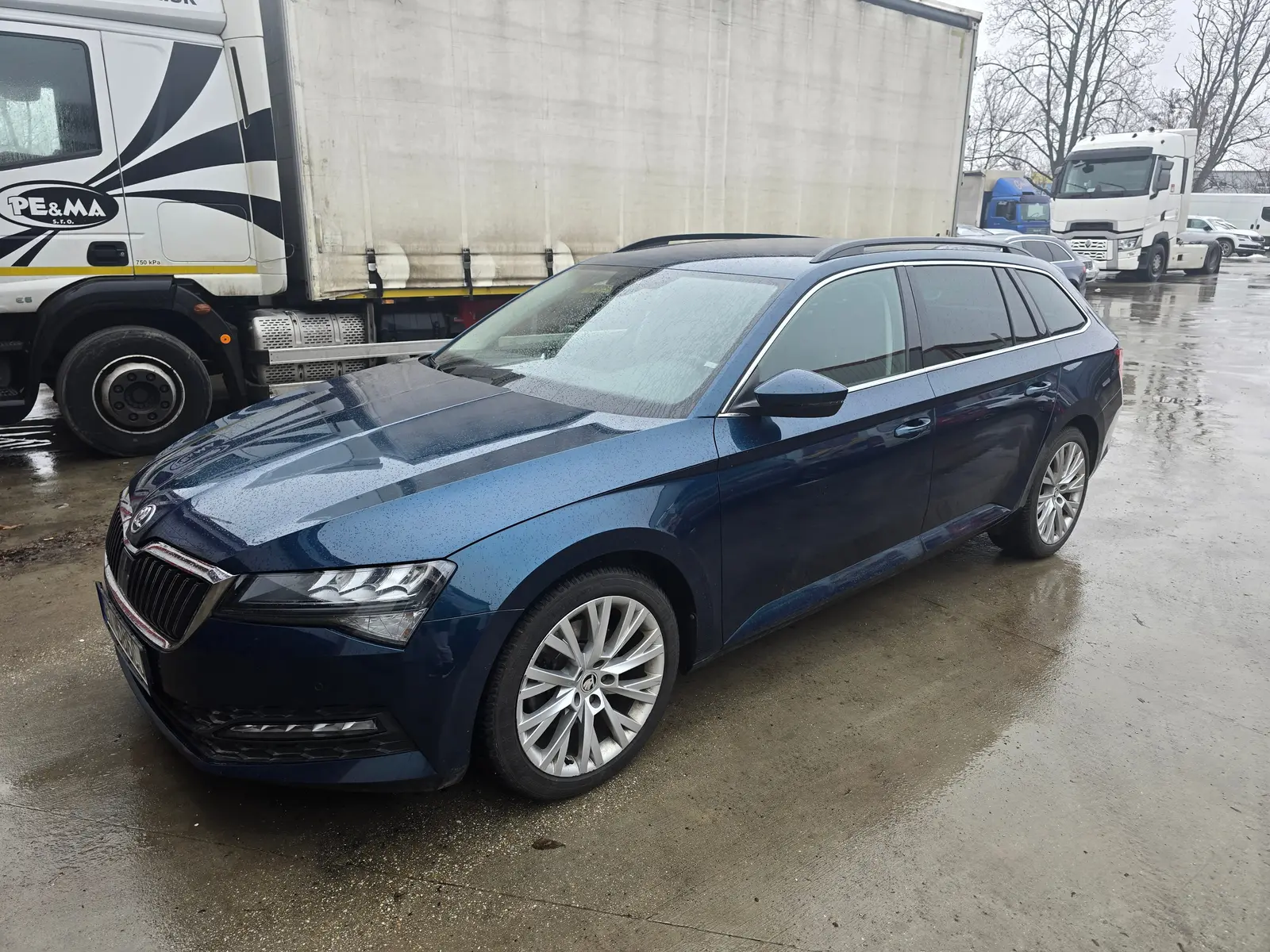 Škoda Superb po čistení, fotka 1