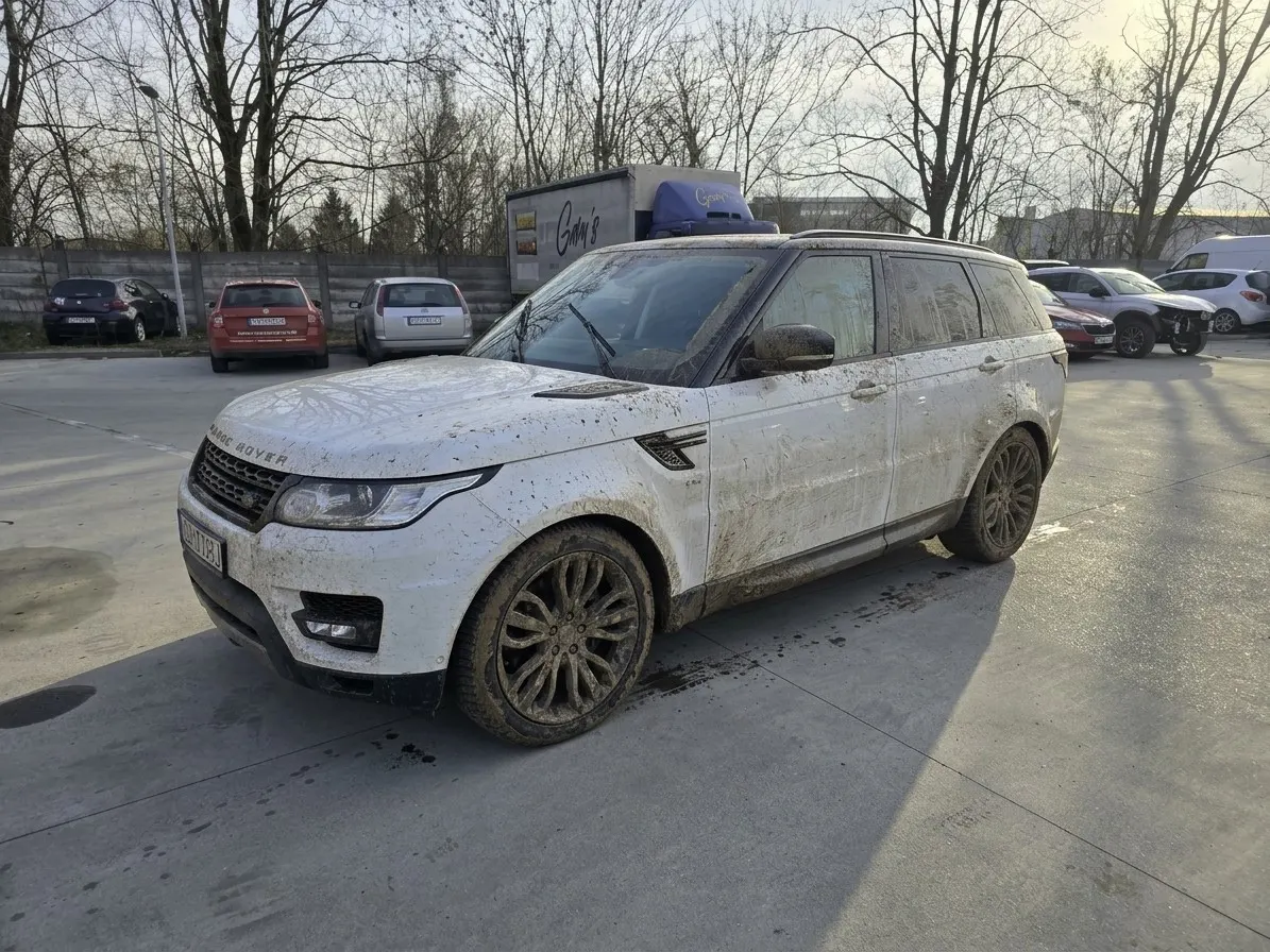 Range Rover pred čistením