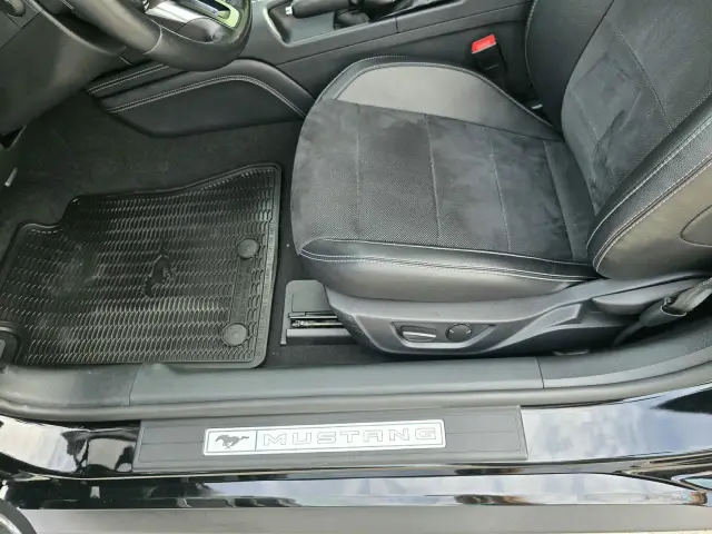 Ford Mustang po čistení, fotka 13